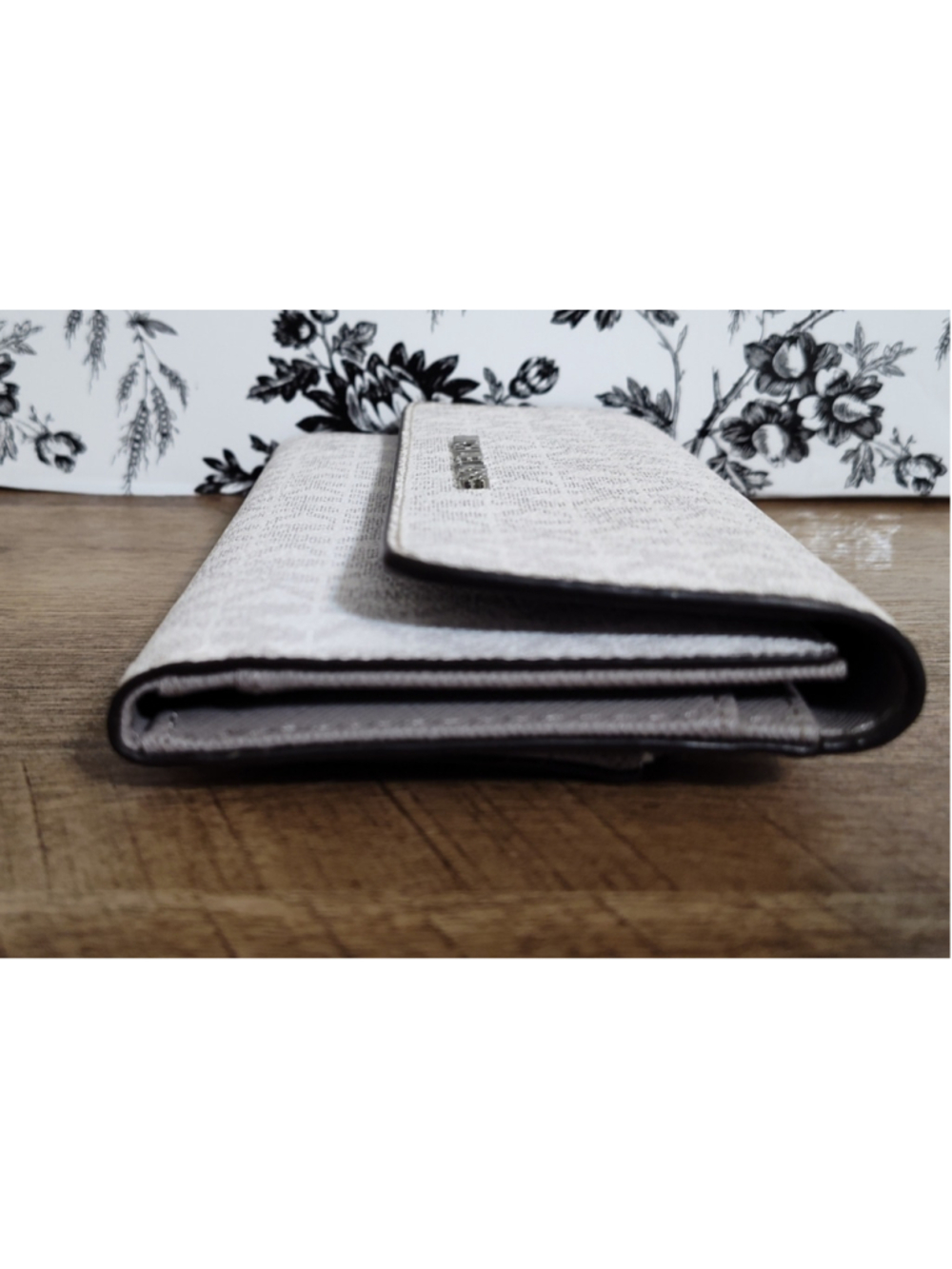 Women's Michael Kors Wallet One Size White Beige Logo Print - Picture 4 of 8